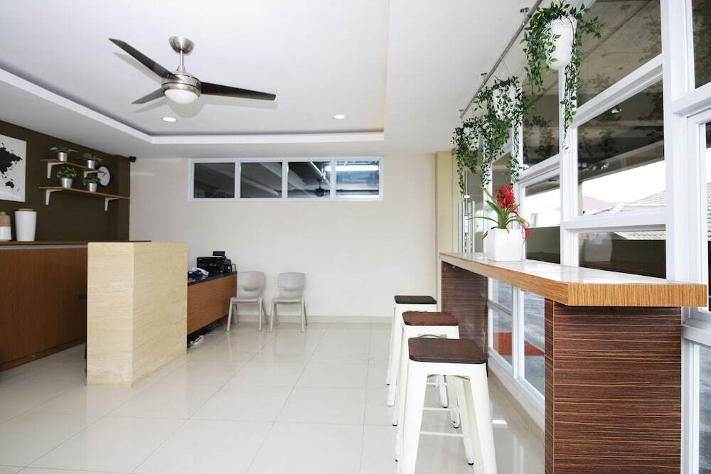 Джакарта: Airy Fatmawati Abdul Majid Raya 12 Jakarta