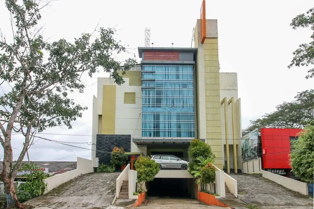 Кендари: Airy Kendari Barat Diponegoro 75