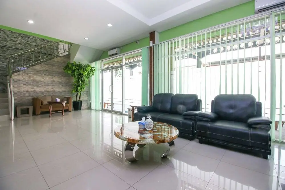 Бойолали: Airy Bandara Adi Soemarmo 3 Solo