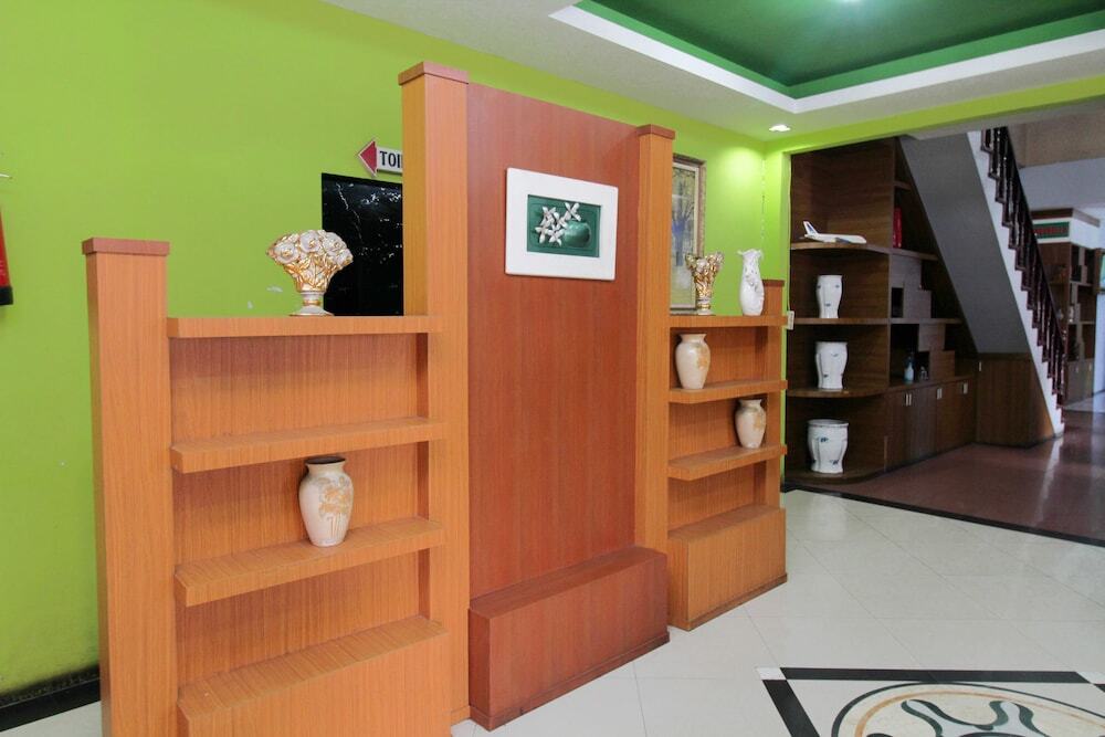 Медан: Airy Syariah Medan Sunggal MICC Gagak Hitam 92