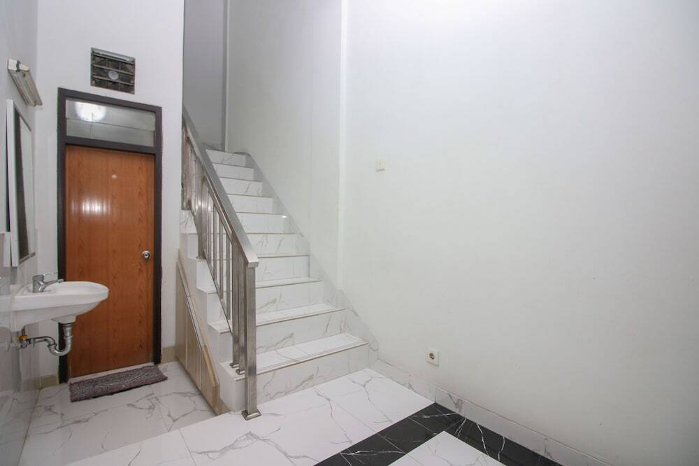 Джакарта: Airy Eco Grogol Susilo Dua C 55 Jakarta
