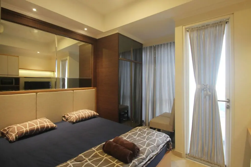 Джакарта: Menteng Park Apartment by Mediapura