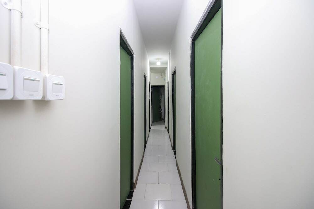 Джакарта: Airy Eco Syariah Bandara Soetta Taman Mahkota Empat Tangerang