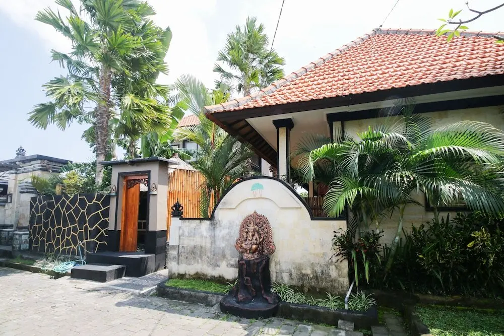 Сесе: Airy Mengwi Raya Munggu Kapal Gang Beten Beringin 104 Bali
