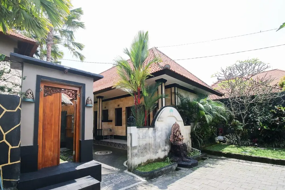 Сесе: Airy Mengwi Raya Munggu Kapal Gang Beten Beringin 104 Bali