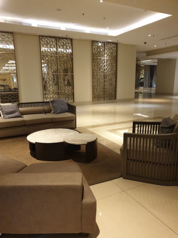 Сурабая: Cosmy Orchard Apartment