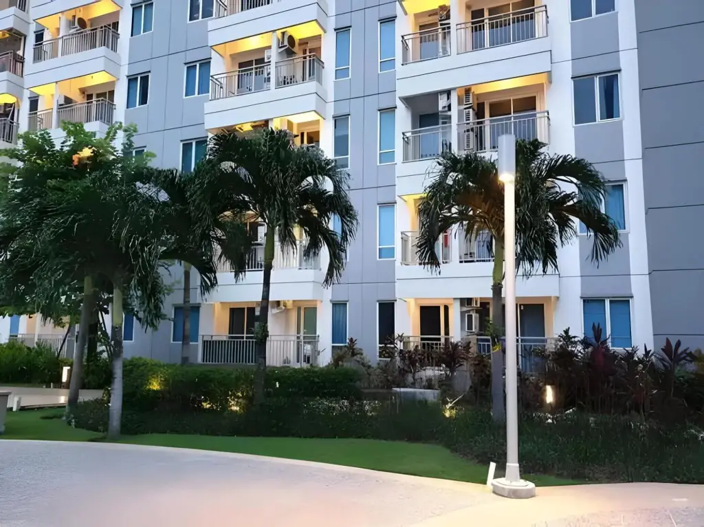 Сурабая: Cosmy Tanglin Apartment