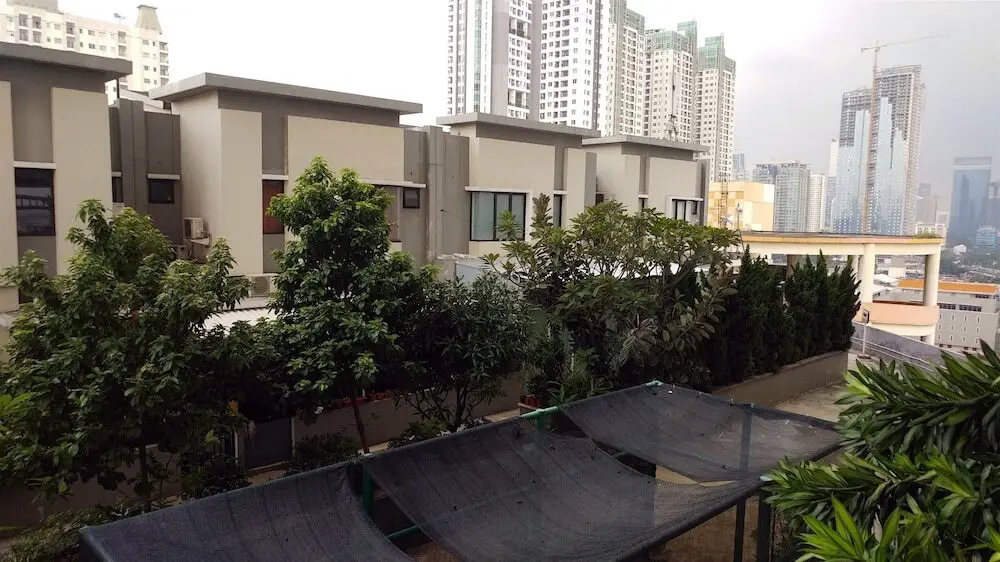 Джакарта: Comfortable Cosmo Terrace Apartment