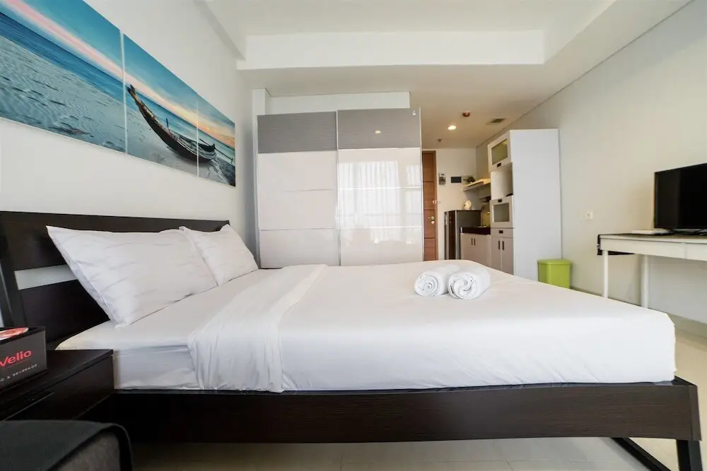 Бандунг: Mountain View Studio @ Dago Suites Apartment with Balcony