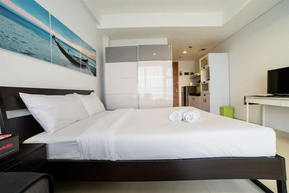 Бандунг: Mountain View Studio @ Dago Suites Apartment with Balcony