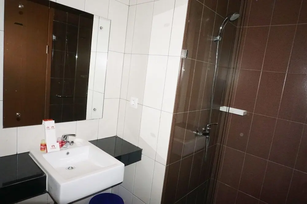 Бандунг: Mountain View Studio @ Dago Suites Apartment with Balcony
