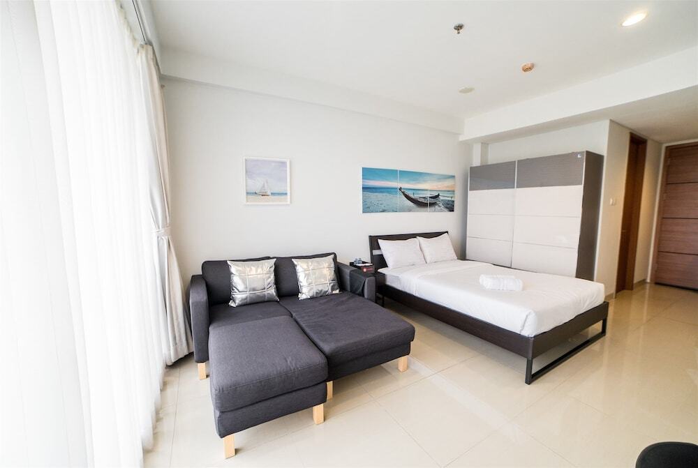 Бандунг: Mountain View Studio @ Dago Suites Apartment with Balcony