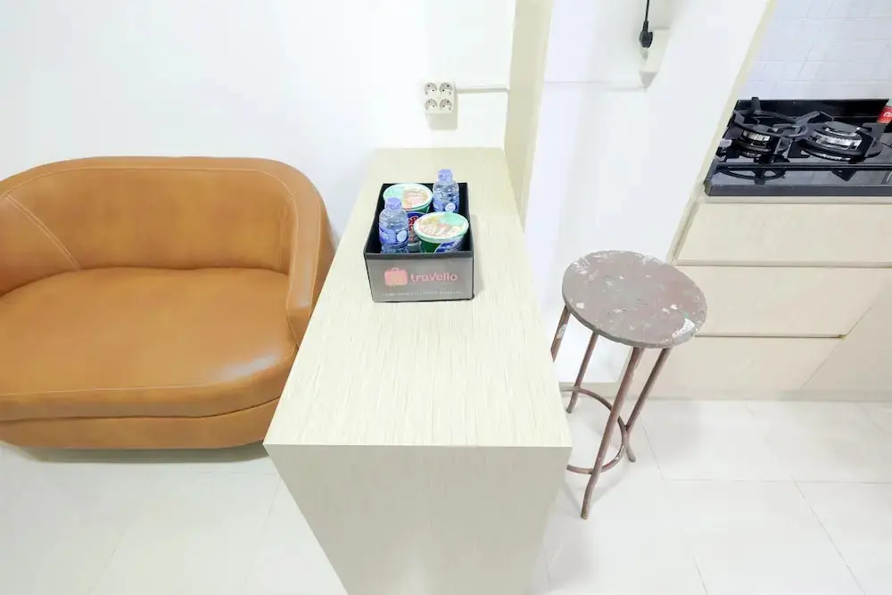 Джакарта: Simply & Clean Bassura City Apartment