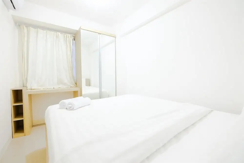 Джакарта: Simply & Clean Bassura City Apartment