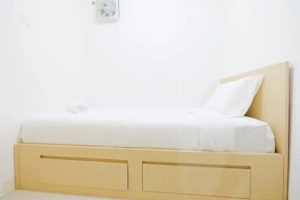Джакарта: Simply & Clean Bassura City Apartment