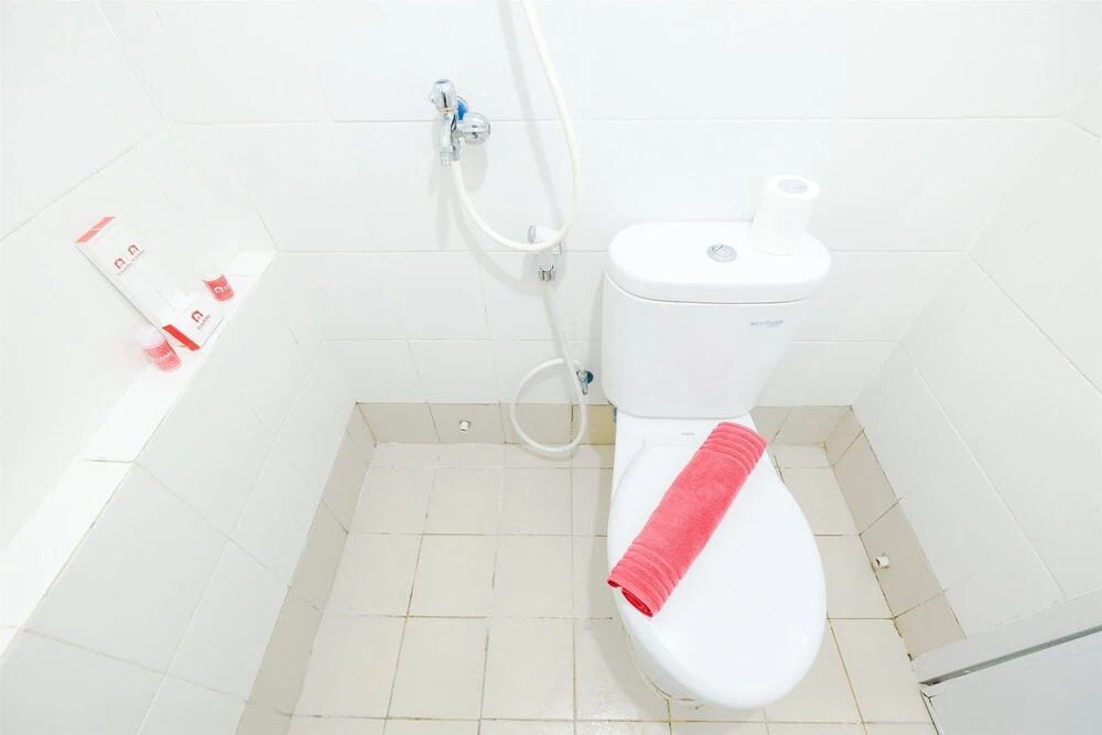 Джакарта: Simply & Clean Bassura City Apartment