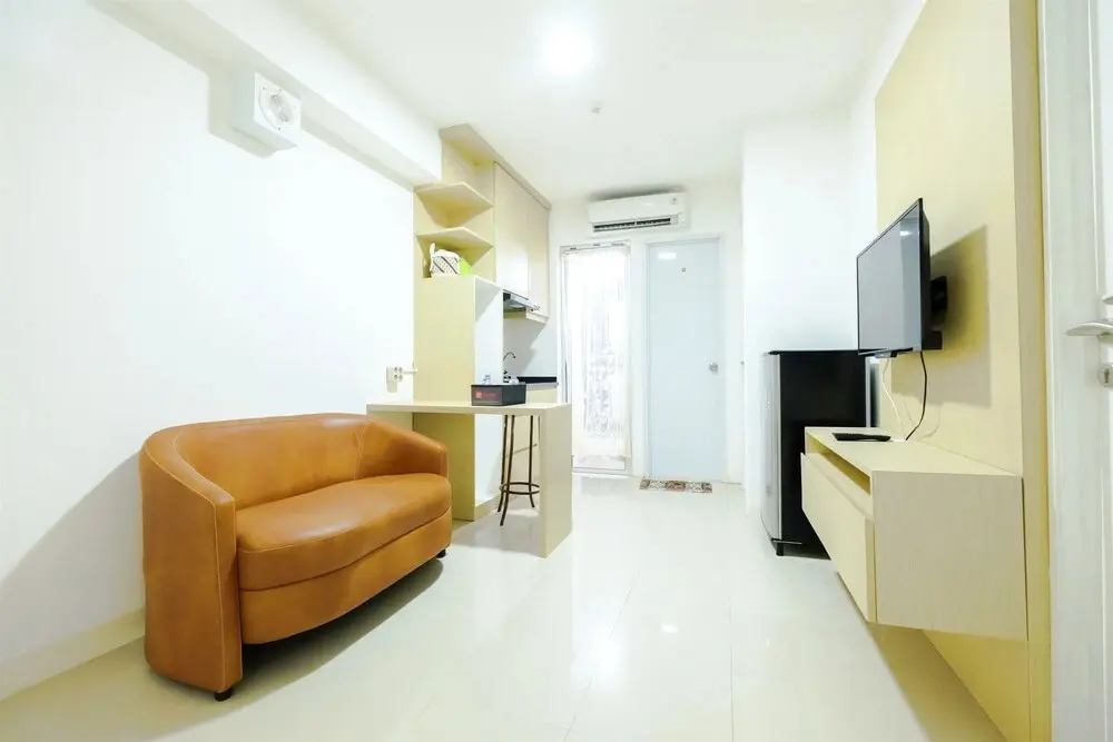 Джакарта: Simply & Clean Bassura City Apartment