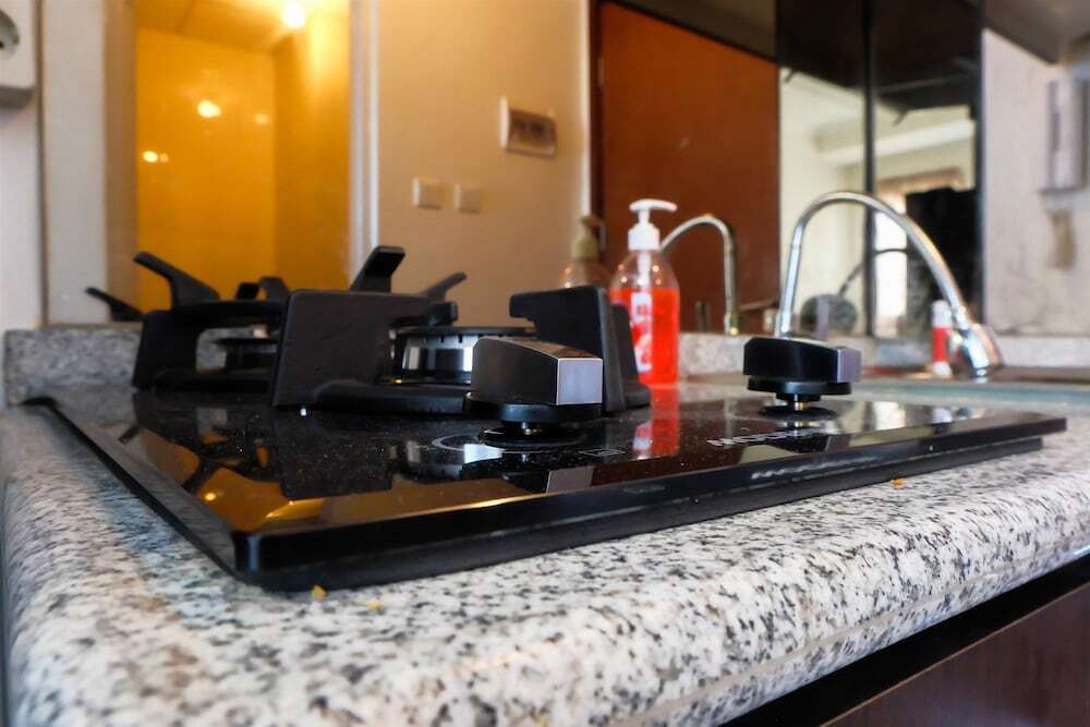 Джакарта: Best Price Studio Apartment The H Residence near MT Haryono