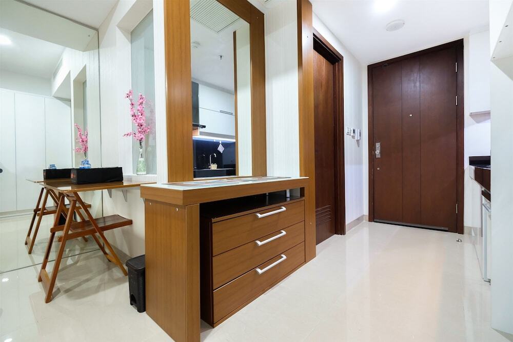 Тангеранг: Futuristic Studio U-Residence Apartment
