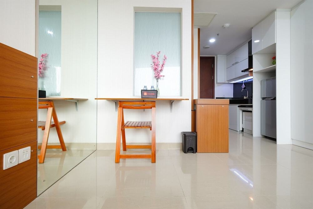 Тангеранг: Futuristic Studio U-Residence Apartment