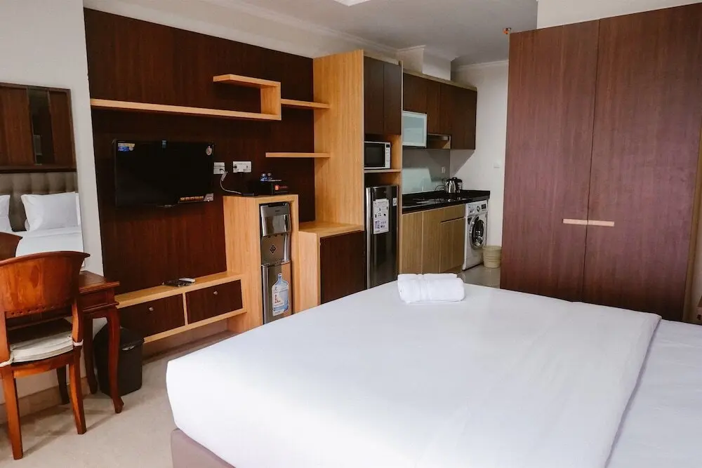Джакарта: Studio At Menteng Park Apartment With City View