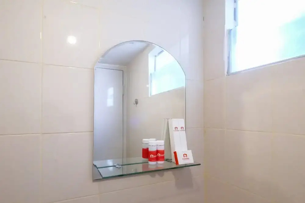 Джакарта: Bassura City Apartment with Mall Access