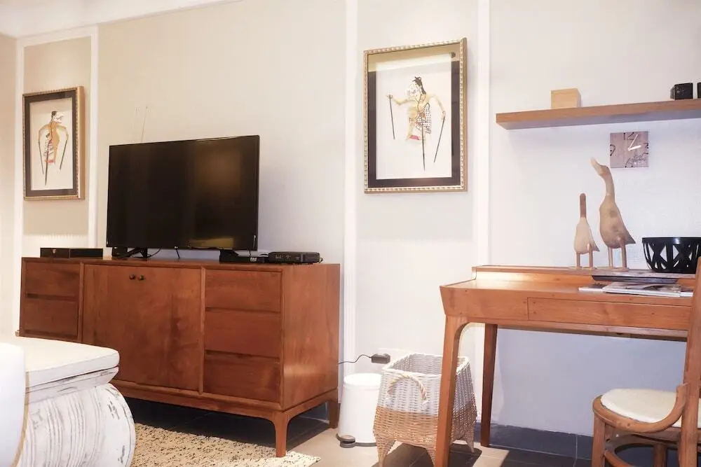 Джакарта: Studio Tropical Modern Living At Kemang Village