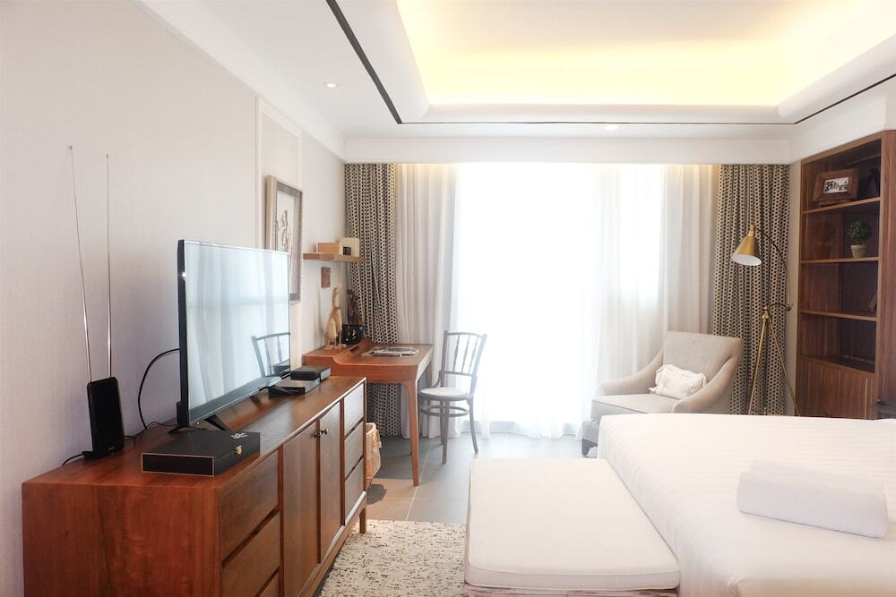 Джакарта: Studio Tropical Modern Living At Kemang Village