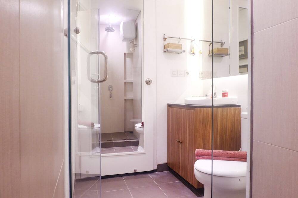 Джакарта: Studio Tropical Modern Living At Kemang Village