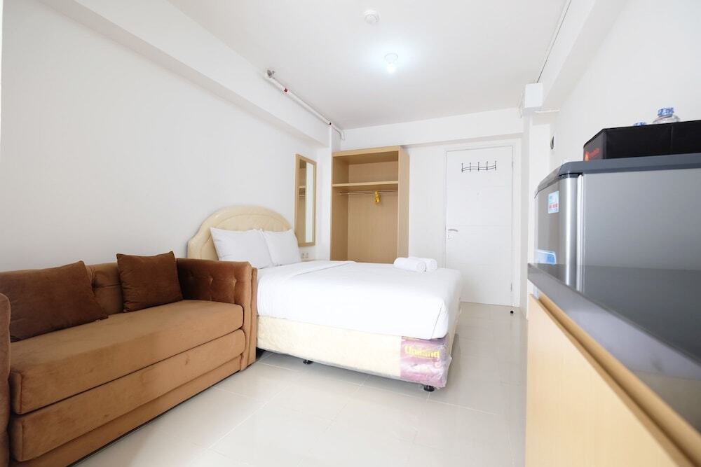 Джакарта: Affordable Studio with Sofa Bed at Bassura City Apartment