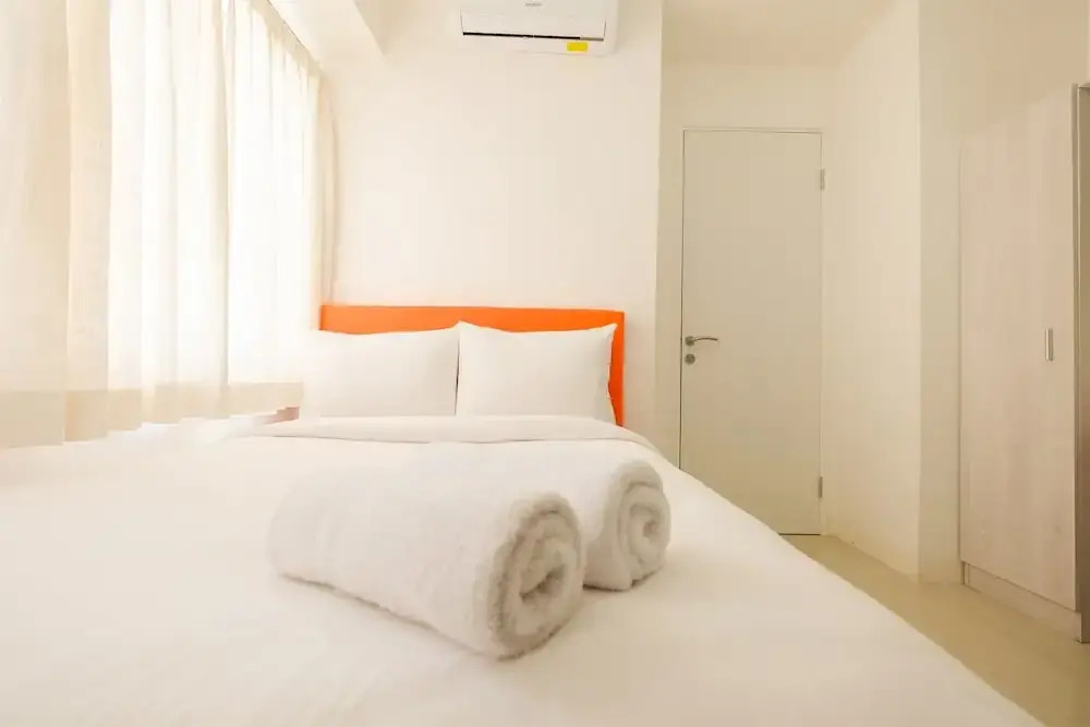 Джакарта: Brand New and Minimalist Bassura City Apartment near Bassura Mall
