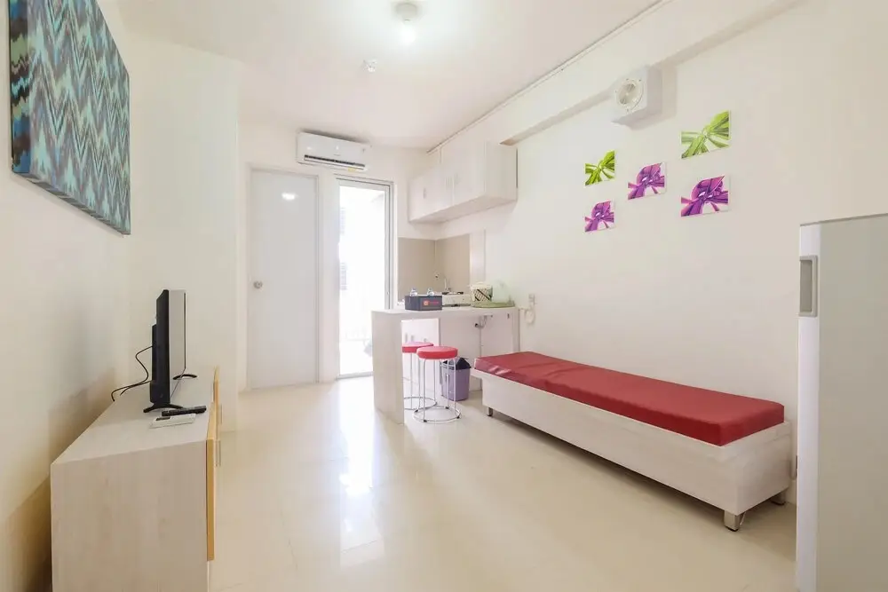 Джакарта: Brand New and Minimalist Bassura City Apartment near Bassura Mall