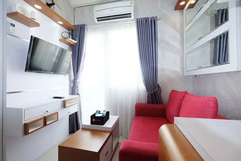 Джакарта: Cozy And Homey Green Pramuka City Apartment