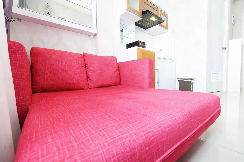 Джакарта: Cozy And Homey Green Pramuka City Apartment