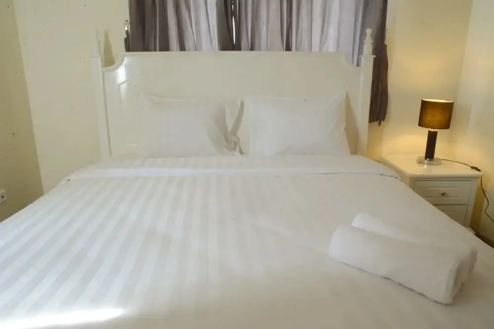 Джакарта: Luxury Design Grand Palace Kemayoran Apartment With Private Bathtub