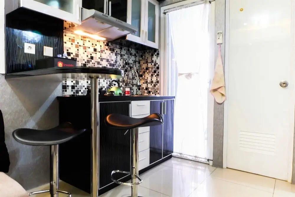 Джакарта: New Furnished with Sofa Bed Green Pramuka Apartment