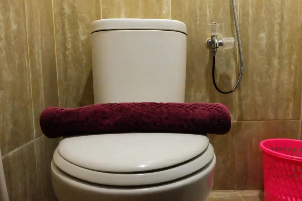 Джакарта: New Furnished with Sofa Bed Green Pramuka Apartment
