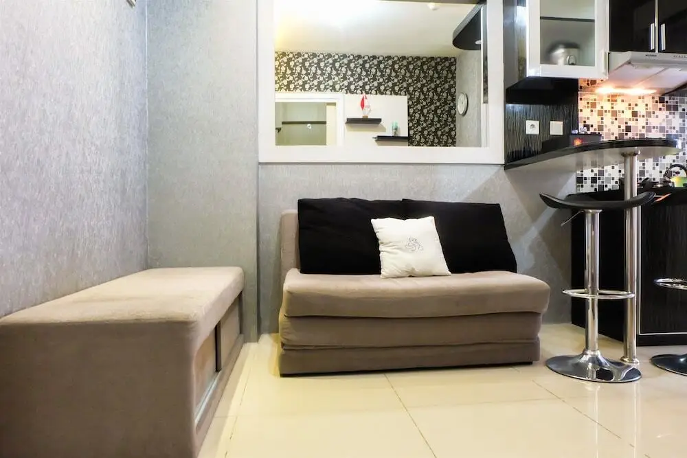 Джакарта: New Furnished with Sofa Bed Green Pramuka Apartment