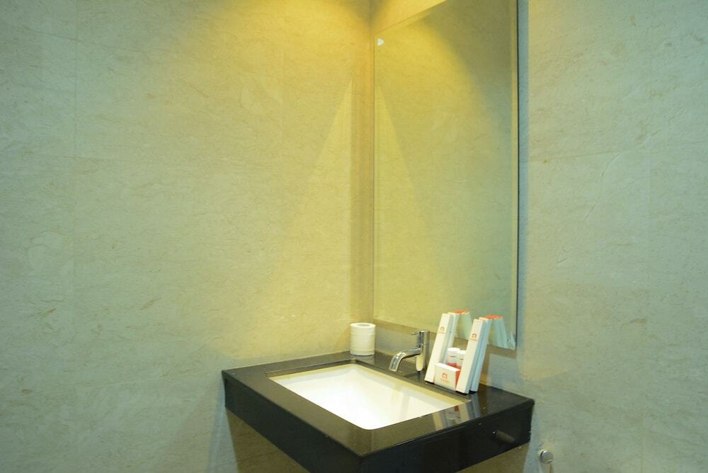 Джакарта: The 11Th Floor Lavenue Apartment