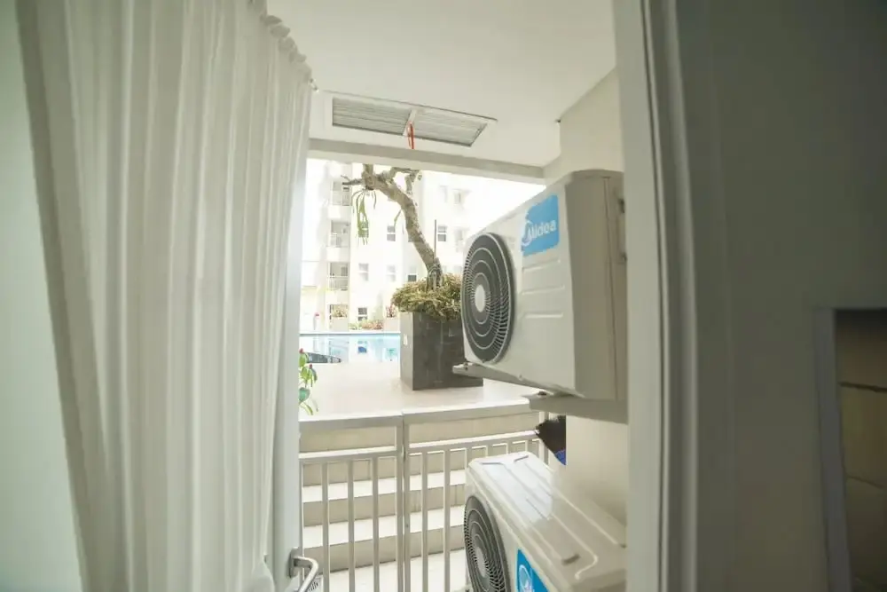 Бандунг: Cozy Apartment at Parahyangan Residence with Direct Access to Swimming Pool