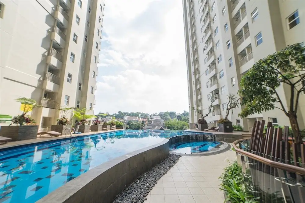 Бандунг: Serene & Cozy Apartment at Parahyangan Residences