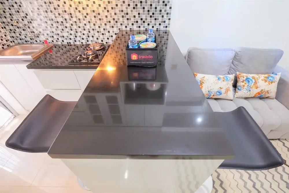 Джакарта: Minimalist Bassura Apartment Direct Access to Bassura City Mall