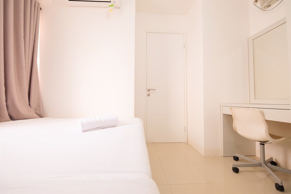 Джакарта: Minimalist Bassura Apartment Direct Access to Bassura City Mall