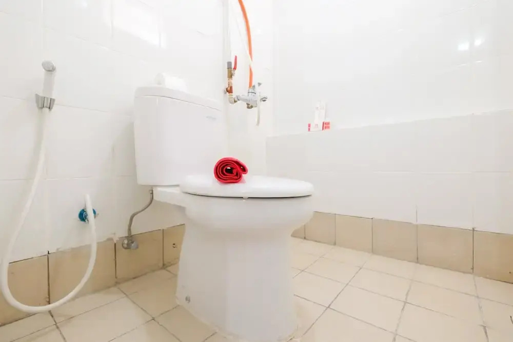 Джакарта: Minimalist Bassura Apartment Direct Access to Bassura City Mall