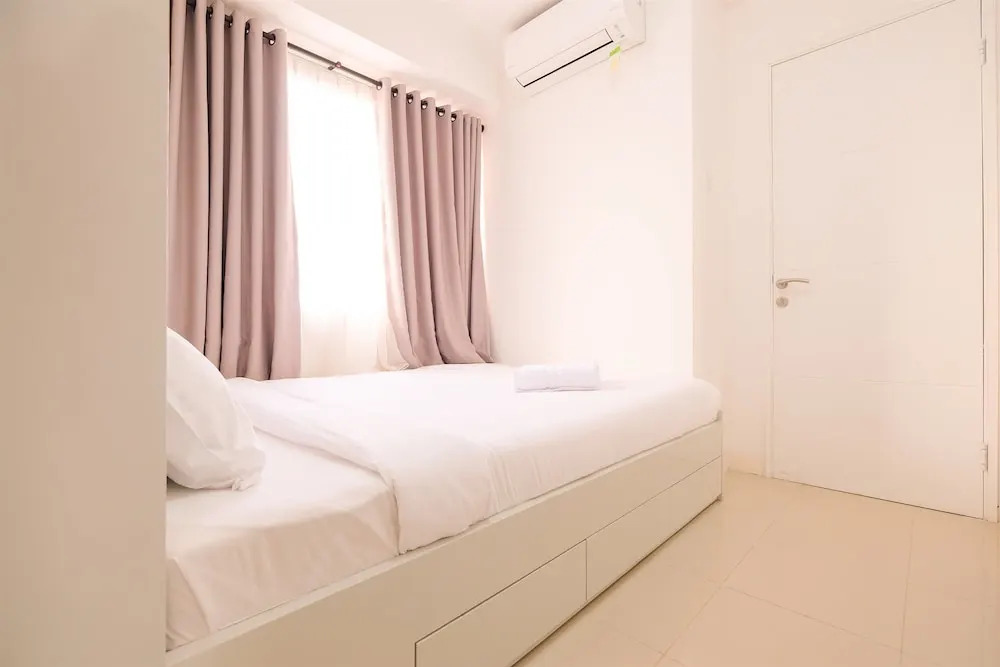 Джакарта: Minimalist Bassura Apartment Direct Access to Bassura City Mall