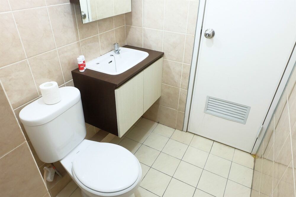 Джакарта: Pool View Green Bay Apartment Pluit