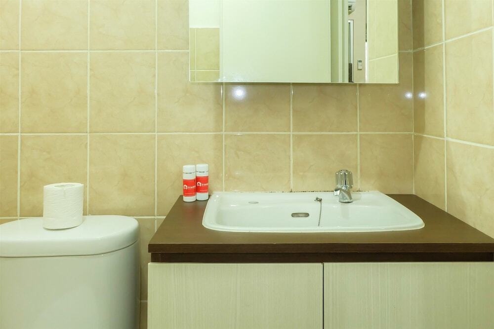 Джакарта: Pool View Green Bay Apartment Pluit