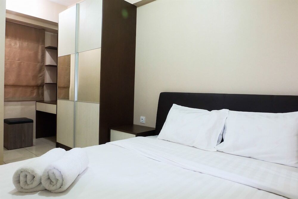 Джакарта: Pool View Green Bay Apartment Pluit