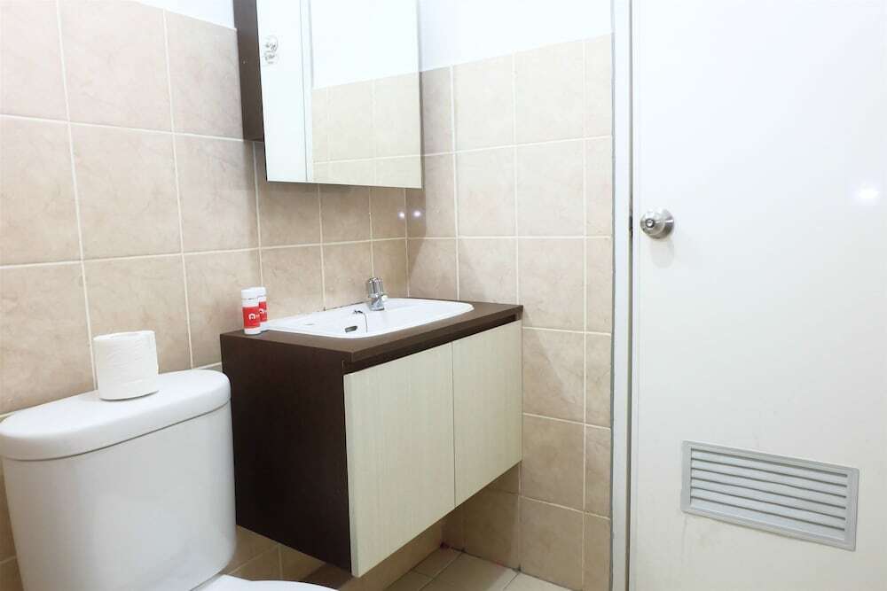 Джакарта: Pool View Green Bay Apartment Pluit