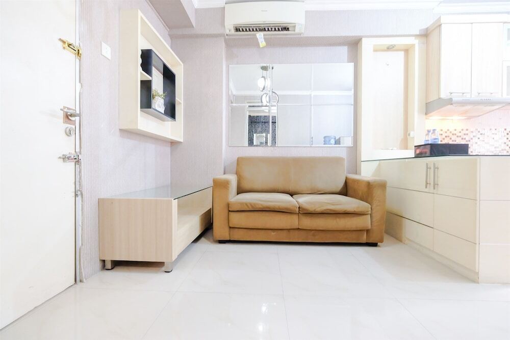 Джакарта: Modern Gading Nias Apartment